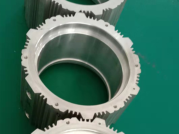鋁型材加工中心各種機(jī)加工工藝精度能到達(dá)多少？-科鼎數(shù)控