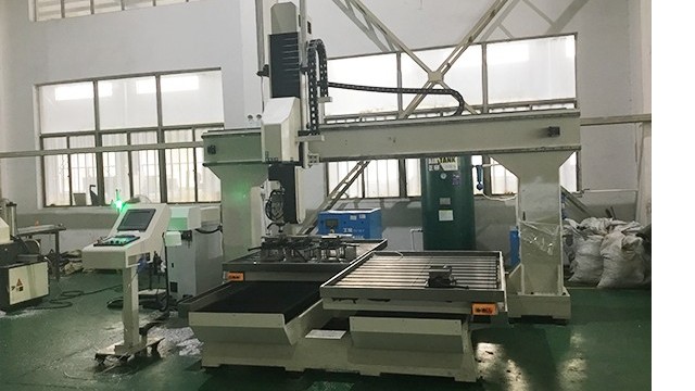 五軸加工中心指的是哪五個(gè)軸？
